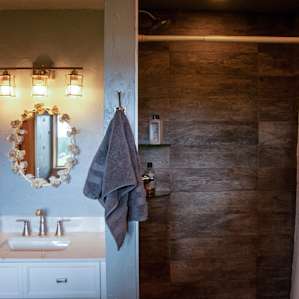 It was a wonderful surprise to find such modern and lovely amenities! Complete with a hair dryer!