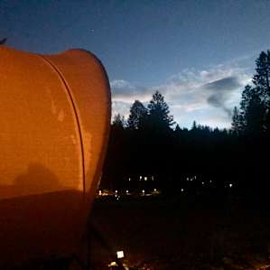 Evening next to the wagon