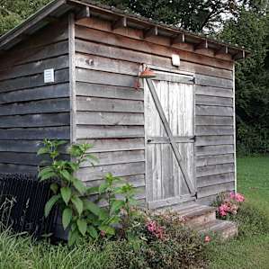 Super cute bath house