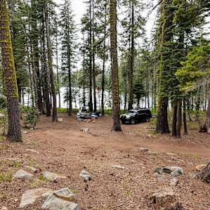 Beautiful little campground right on the lake!