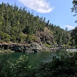 Scenic Smith River Retreat