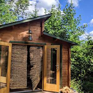 Close-in quaint cabin!