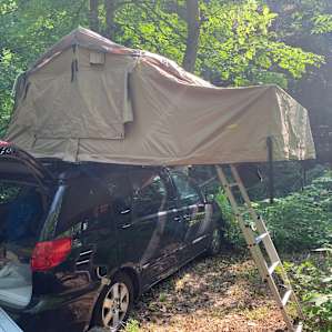 Set up our roof top tent right next to the creek which was about 10-15 feet away. Could hear the soothing sounds of running water from our tent and see the stars at night...amazing!!