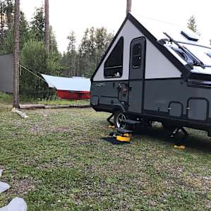 Perfect setup to hang up hammock behind the camper. 🌲 🌲