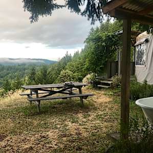 The Lost Yurt, Coastal Seclusion