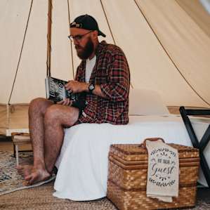 This tent is immaculate, and the bed is commmmmfy.