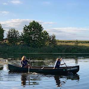 Kids canoeing