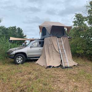 Rooftop tents make for an epic camp at the top ridge of the mountain.