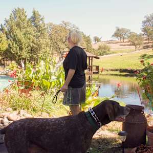 Our amazing host's mother who runs the property too! She gave us plenty of recommendations for around the area, and made sure we were all taken care of, and her dogs were as friendly as can be.