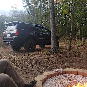 Plenty of room. Well managed. 2 hooks in the trees to hang trash bags. No table. Plenty of room behind me in the picture.
