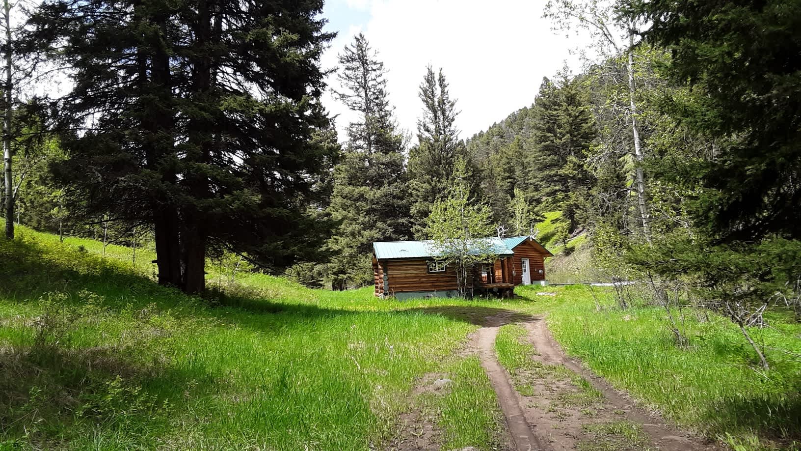 Cabin On Bank Of Mountain Stream Specimen Creek Outfitters Mt