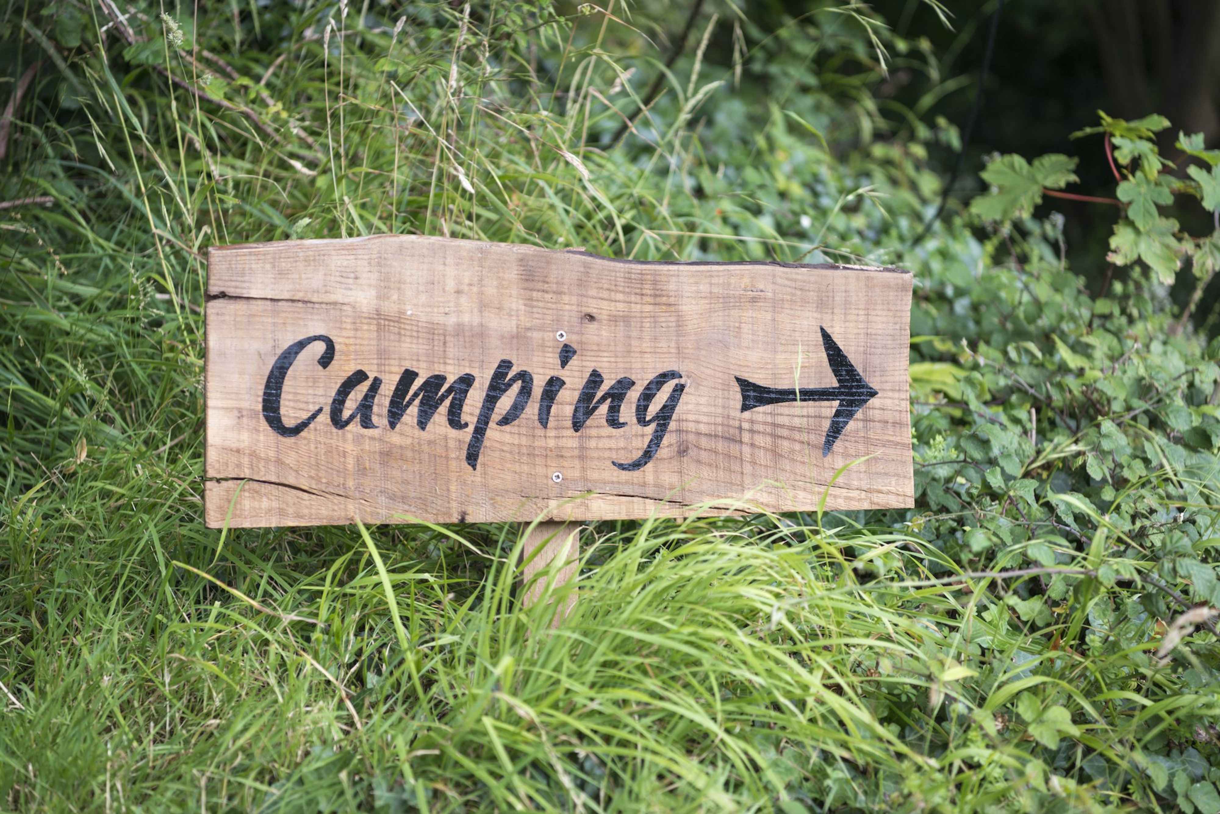 Campsite road signage in the UK: What’s allowed? | Hipcamp Journal